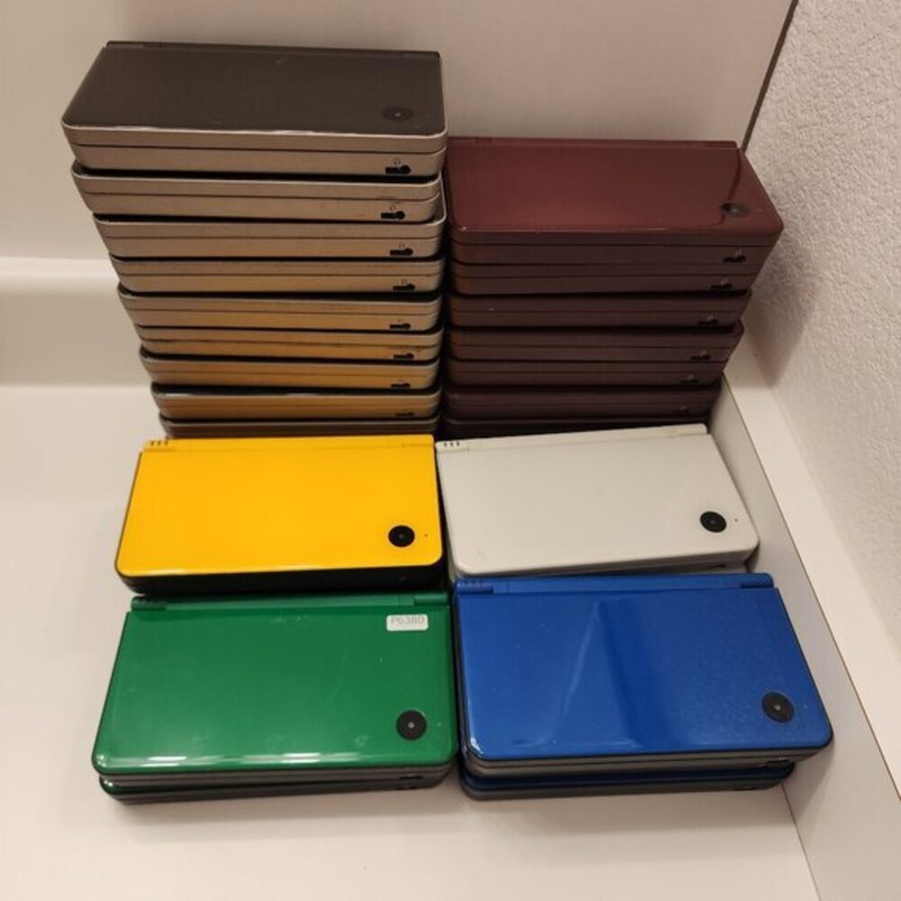 1X Nintendo DSI XL with charger and 8GB memory card Japan Various Color